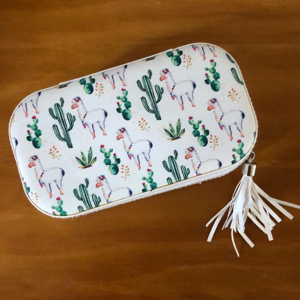 Cynthia Rowley Zipped Travel Jewelry Box 🌵🦙print
